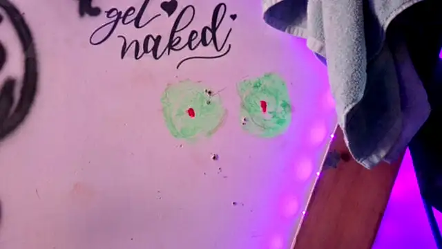 Snapshot of KRYZTALYNXXX chatting on 01-15-25, 04:21 KRYZTALYNXXX online show from 01-15-25, 04:21