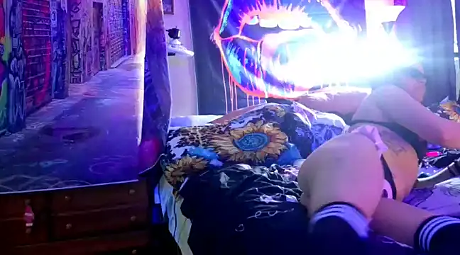 Snapshot of KRYZTALYNXXX chatting on 02-17-25, 10:47 KRYZTALYNXXX online show from 02-17-25, 10:47