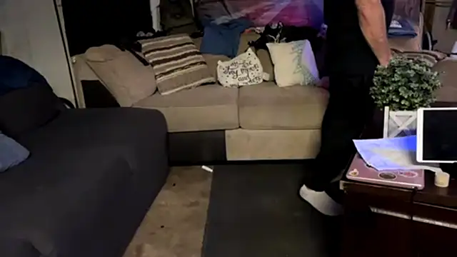 Snapshot of KRYZTALYNXXX chatting on 09-29-25, 07:13 KRYZTALYNXXX online show from 09-29-25, 07:13