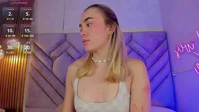 Lucy Vega online show from 12-21-24, 11:33