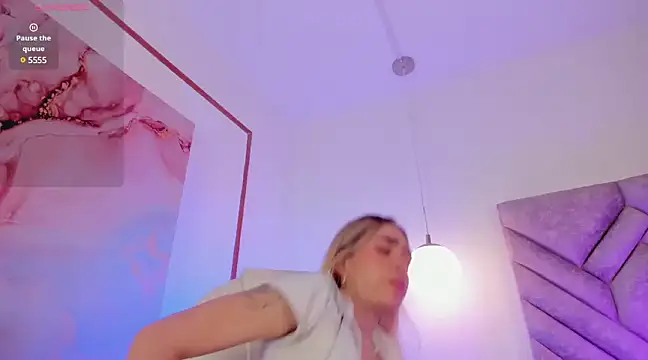 Lucy Vega online show from 12-31-24, 05:18