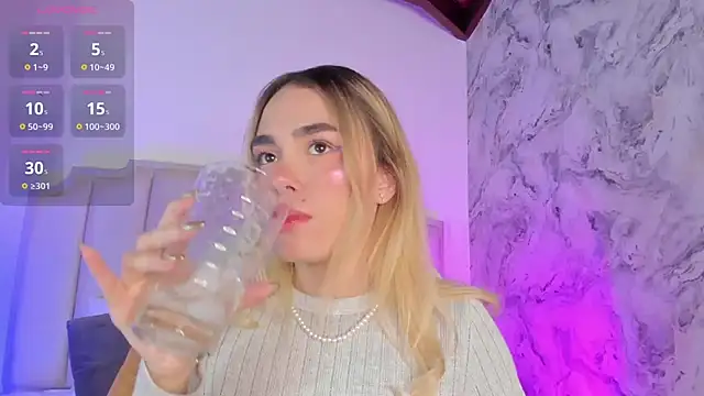 Lucy Vega online show from 01-07-25, 04:29