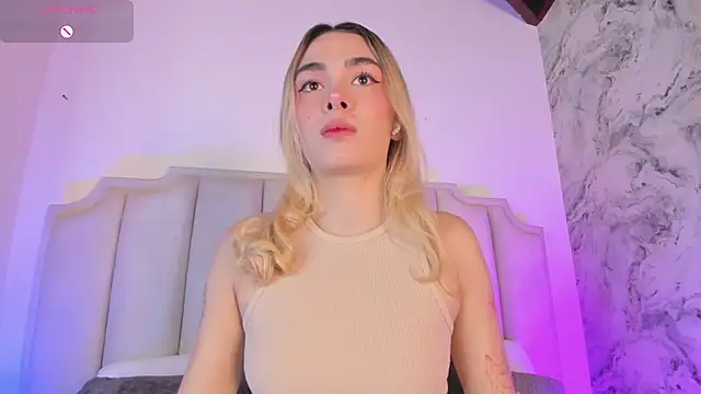 Lucy Vega online show from 01-11-25, 04:06