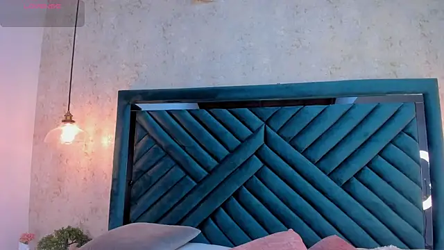 Lucy Vega online show from 10-21-25, 03:51