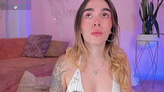 Lucy Vega online show from 10-25-25, 03:58