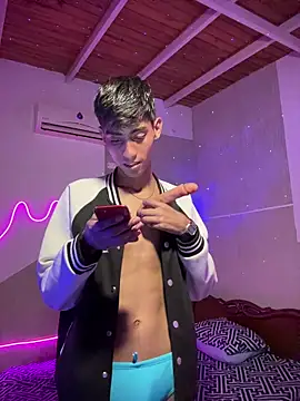 Snapshot of Mauuu18 chatting on 10-18-25, 02:36 Mauuu18 online show from 10-18-25, 02:36