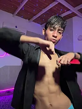 Snapshot of Mauuu18 chatting on 11-15-25, 03:26 Mauuu18 online show from 11-15-25, 03:26