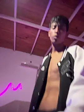 Snapshot of Mauuu18 chatting on 11-20-25, 01:50 Mauuu18 online show from 11-20-25, 01:50