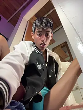 Snapshot of Mauuu18 chatting on 11-23-25, 03:28 Mauuu18 online show from 11-23-25, 03:28