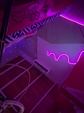 Snapshot of Mauuu18 chatting on 11-27-25, 01:40 Mauuu18 online show from 11-27-25, 01:40