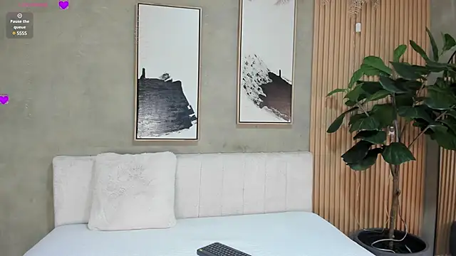 Snapshot of nina_soul chatting on 12-19-24, 12:01 nina soul online show from 12-19-24, 12:01