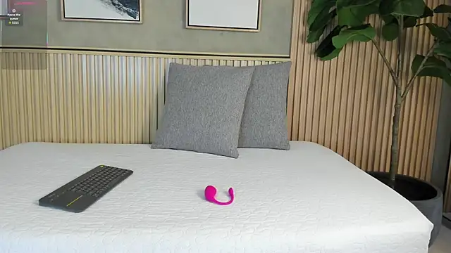 Snapshot of nina_soul chatting on 09-19-25, 12:06 nina soul online show from 09-19-25, 12:06