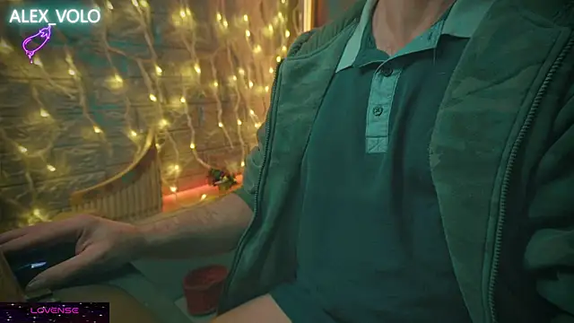 Snapshot of alex-volo chatting on 12-22-24, 02:28 alex-volo online show from 12-22-24, 02:28