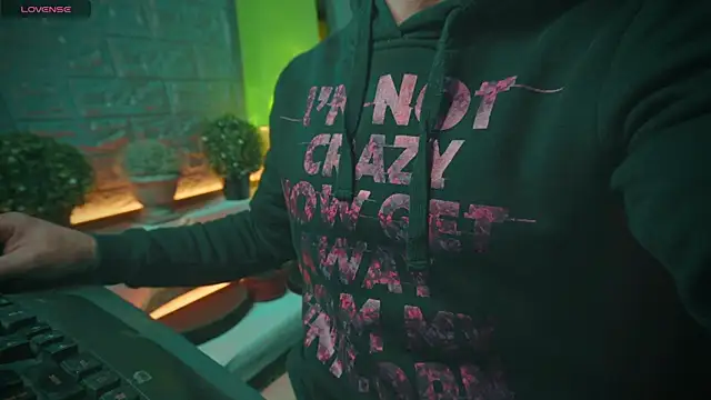 Snapshot of alex-volo chatting on 01-19-25, 05:26 alex-volo online show from 01-19-25, 05:26