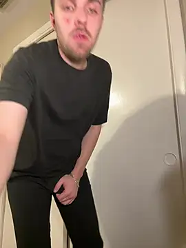 Snapshot of malikwrightstrips chatting on 04-07-26, 04:24 malikwrightstrips online show from 04-07-26, 04:24