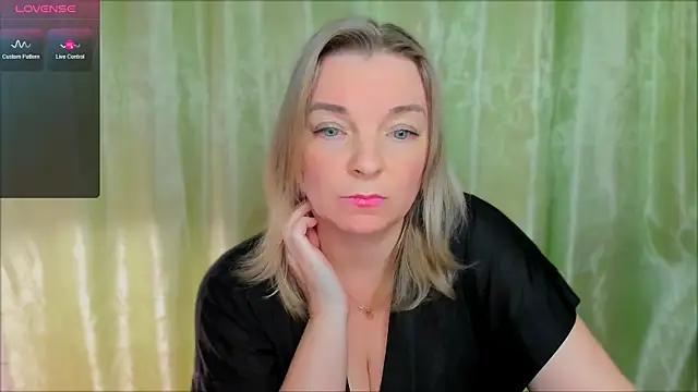 Regina  blue online show from 03-22-25, 05:52