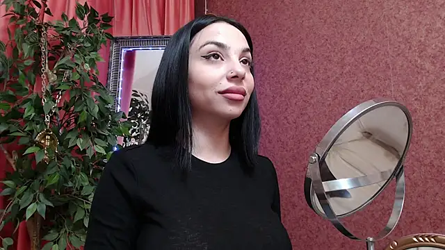 Snapshot of MissJuliax chatting on 12-17-25, 07:25 MissJuliax online show from 12-17-25, 07:25