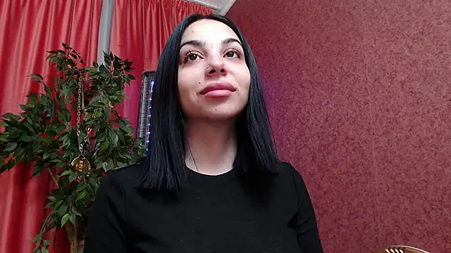 Snapshot of MissJuliax chatting on 12-18-25, 07:25 MissJuliax online show from 12-18-25, 07:25