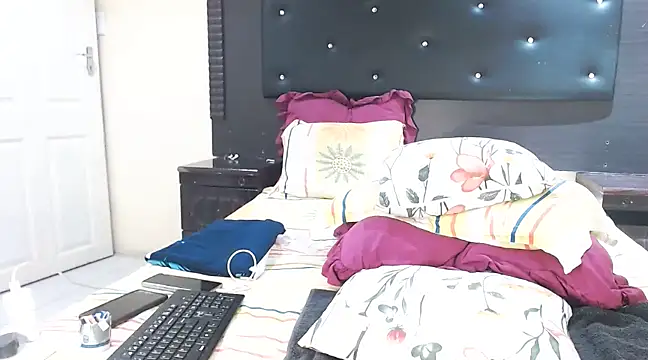 DarkDivva24 online show from 02-18-25, 09:53