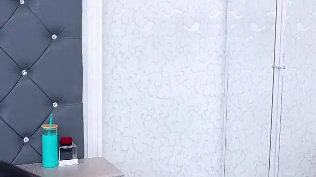 Snapshot of LorenneMays chatting on 01-04-25, 11:48 LorenneMays online show from 01-04-25, 11:48