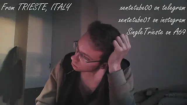 Snapshot of xentetube01 chatting on 12-14-24, 03:15 xentetube01 online show from 12-14-24, 03:15