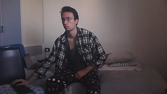 Snapshot of xentetube01 chatting on 12-15-25, 07:56 xentetube01 online show from 12-15-25, 07:56