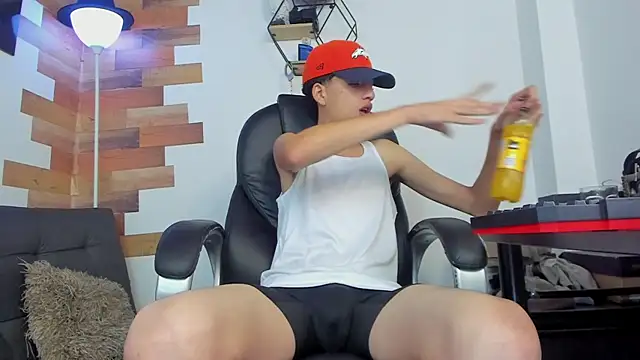 Snapshot of Kenbils chatting on 01-03-25, 03:01 Kenbils online show from 01-03-25, 03:01