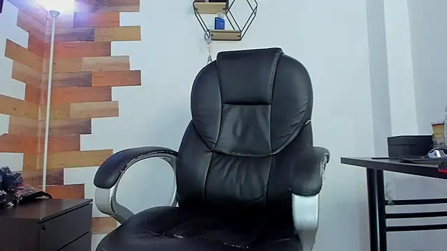 Snapshot of Kenbils chatting on 01-10-25, 06:17 Kenbils online show from 01-10-25, 06:17