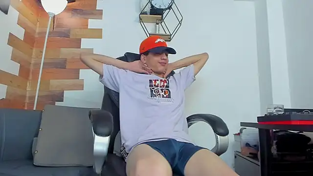 Snapshot of Kenbils chatting on 02-23-25, 04:24 Kenbils online show from 02-23-25, 04:24