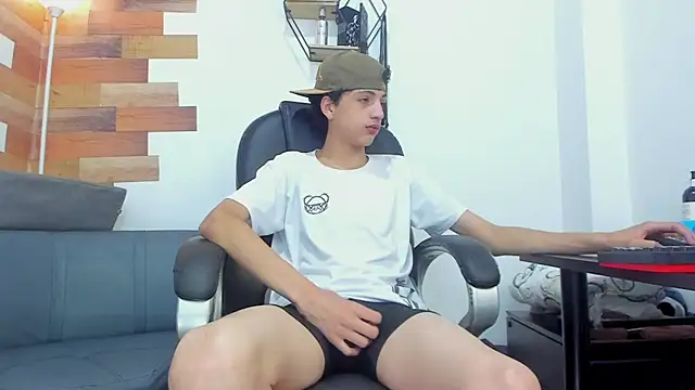 Snapshot of Kenbils chatting on 03-07-25, 04:11 Kenbils online show from 03-07-25, 04:11