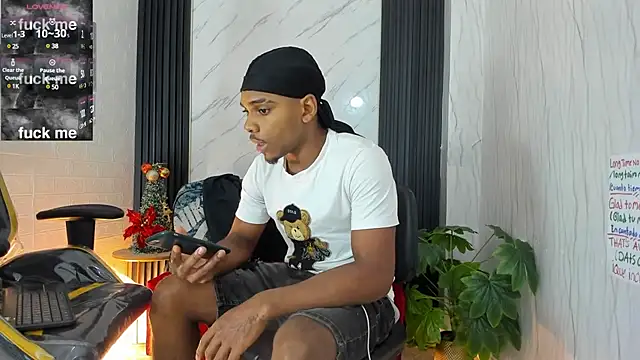 Snapshot of Jack_Muscles69_ chatting on 12-31-24, 08:02 Jack Muscles69 online show from 12-31-24, 08:02