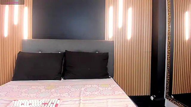 EvaaLovia1 online show from 03-06-26, 01:18