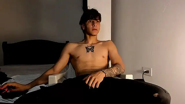 Snapshot of Snakebutterfly chatting on 01-07-25, 07:52 Snakebutterfly online show from 01-07-25, 07:52