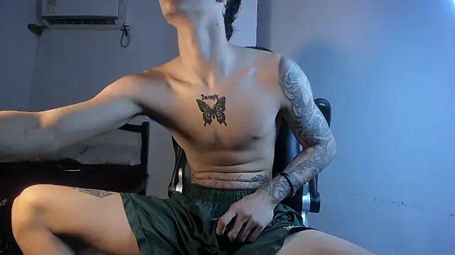 Snapshot of Snakebutterfly chatting on 09-13-25, 06:57 Snakebutterfly online show from 09-13-25, 06:57