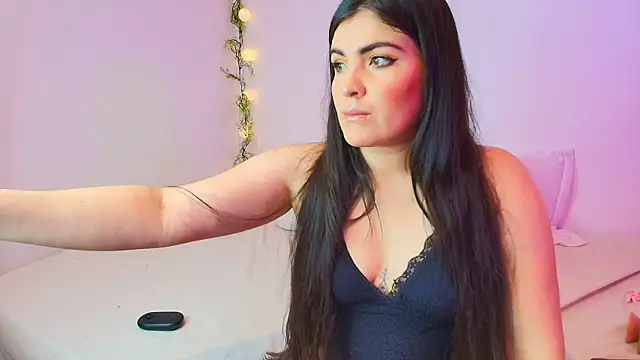 Amara vega online show from 04-21-26, 12:00