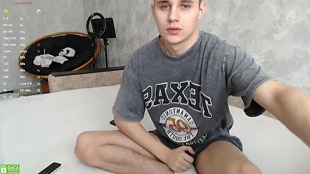 Snapshot of Fire_Ice77 chatting on 02-23-25, 04:07 Fire Ice77 online show from 02-23-25, 04:07