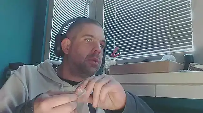 Snapshot of YouWantMe666 chatting on 02-15-25, 06:23 YouWantMe666 online show from 02-15-25, 06:23