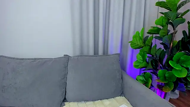 Snapshot of sexyangeloux chatting on 09-17-25, 09:05 sexyangeloux online show from 09-17-25, 09:05