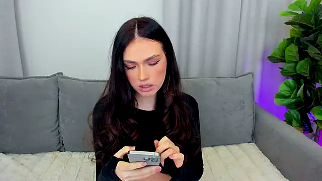 Snapshot of sexyangeloux chatting on 12-15-25, 01:10 sexyangeloux online show from 12-15-25, 01:10