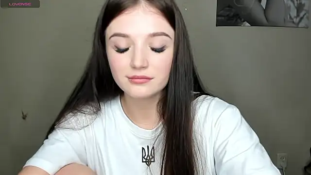 Snapshot of EvaaMillerr99 chatting on 01-07-25, 09:35 EvaaMillerr99 online show from 01-07-25, 09:35