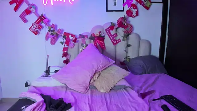 NaomiAsha online show from 02-20-25, 04:18