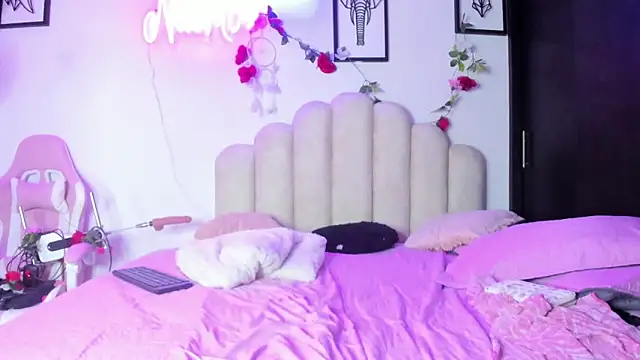 NaomiAsha online show from 03-18-25, 02:36