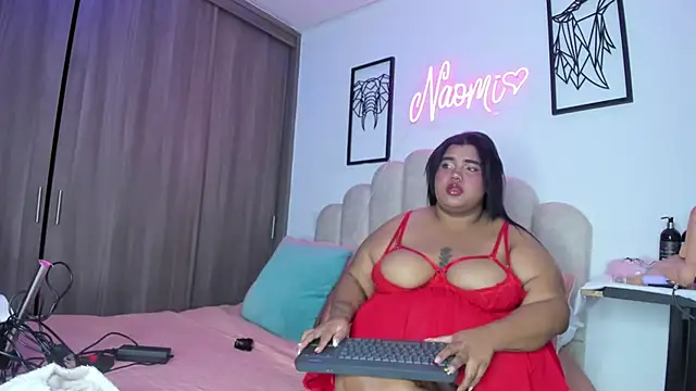 Snapshot of NaomiAsha chatting on 05-06-26, 12:43 NaomiAsha online show from 05-06-26, 12:43