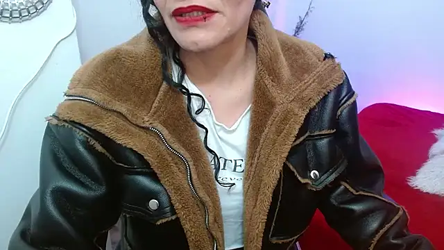 Snapshot of AlexandraJones_ chatting on 02-15-25, 04:36 AlexandraJones online show from 02-15-25, 04:36