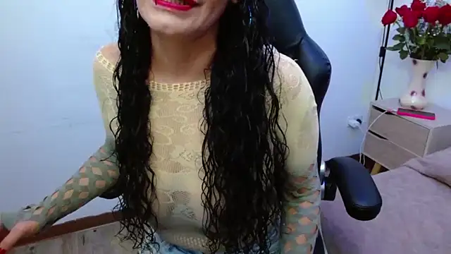 Snapshot of AlexandraJones_ chatting on 10-05-25, 01:48 AlexandraJones online show from 10-05-25, 01:48