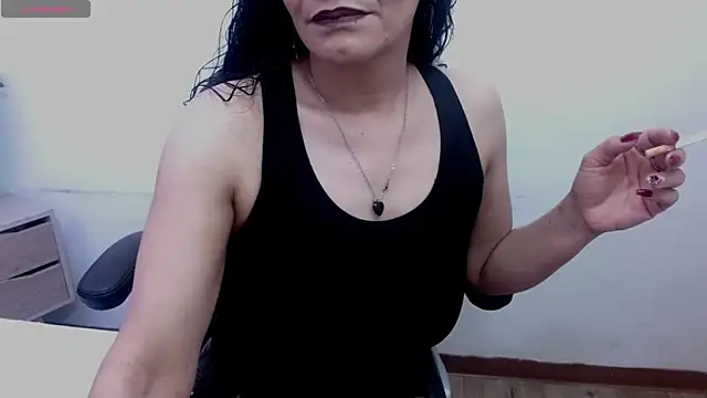 Snapshot of AlexandraJones_ chatting on 11-03-25, 12:24 AlexandraJones online show from 11-03-25, 12:24