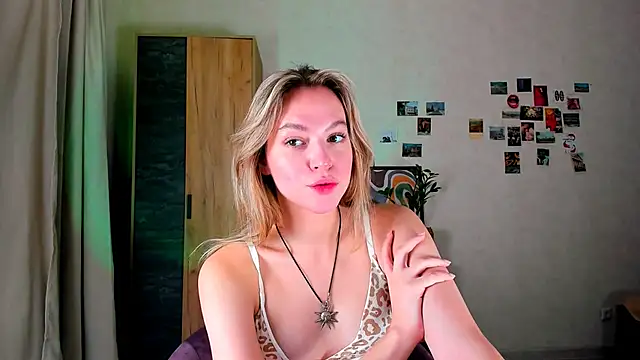 Niky  Jess online show from 12-16-24, 08:20