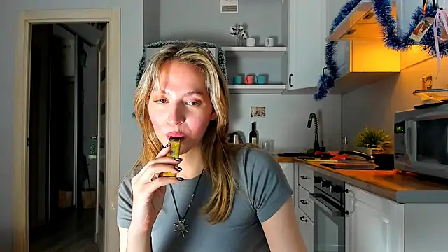 Niky  Jess online show from 12-23-24, 06:37