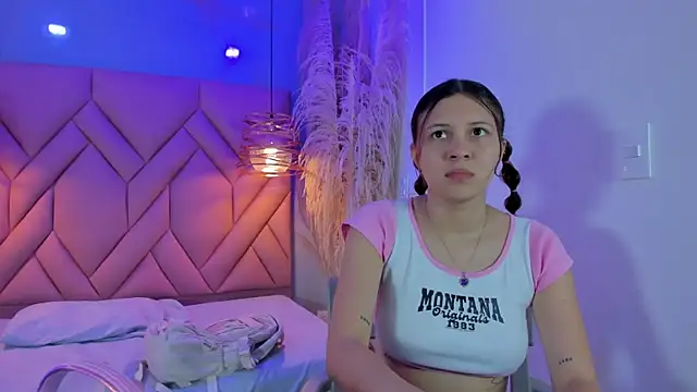 AngelaaCute  online show from 02-04-25, 12:00