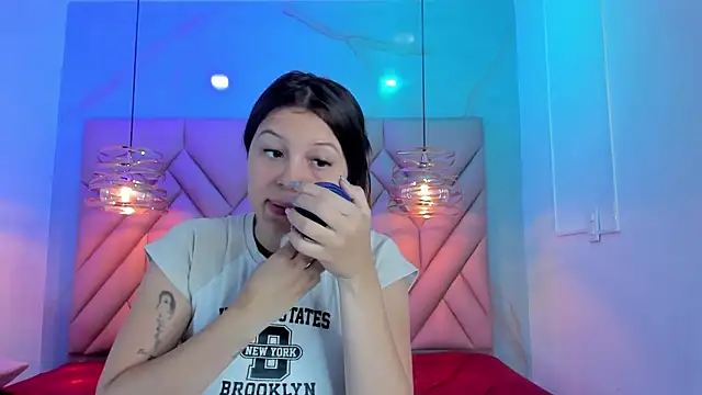 AngelaaCute  online show from 07-08-26, 12:09